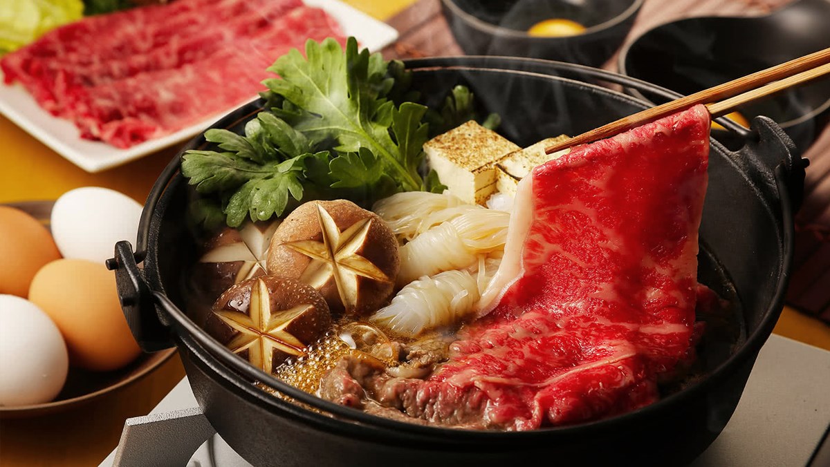 Lẩu sukiyaki là gì? Hướng dẫn chi tiết cách nấu lẩu sukiyaki