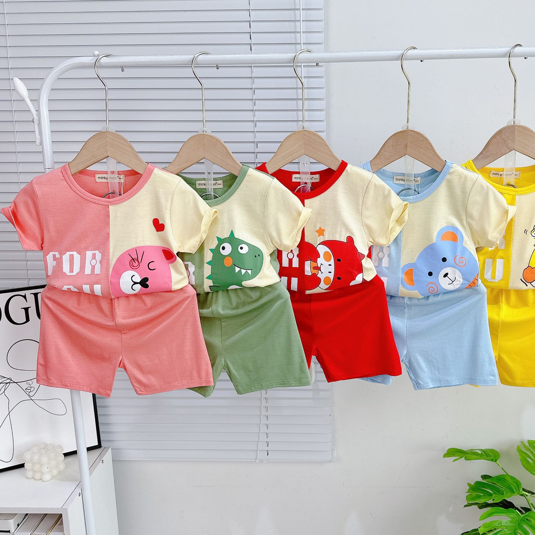 Bộ Quần Áo Trẻ Em Ngắn Tay Cổ Tròn Minky Mom Vải Thun Lạnh Thiết Kế Ghép Vải In Hình Rồng Gấu Cho Bé Trai Bé Gái 0-8 Tuổi (8-27kg)- TN-IN167 -