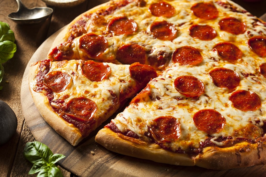 Hướng dẫn cách làm bánh pizza tại nhà không cần lò nướng