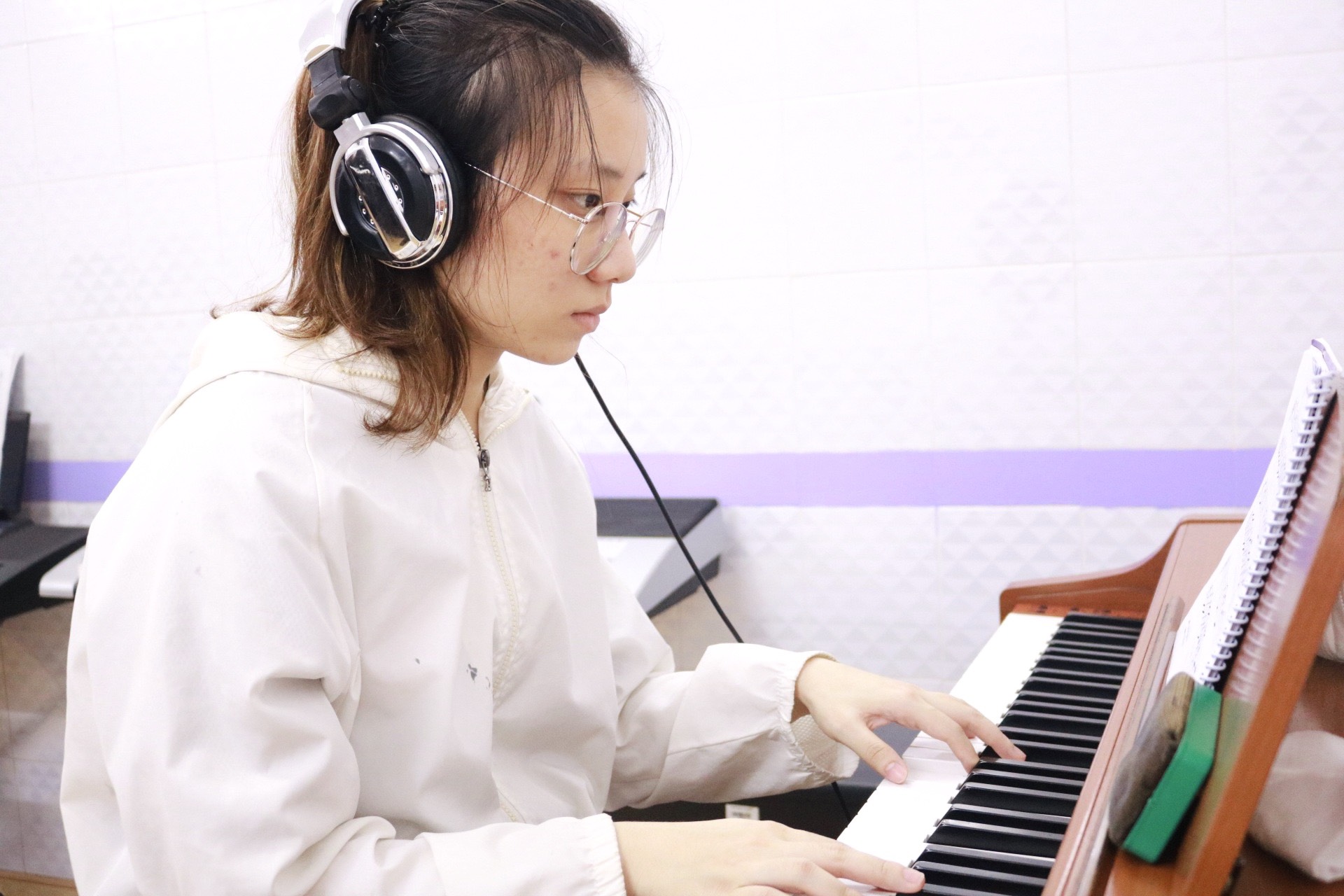 HỌC PIANO ONLINE CÓ HIỆU QUẢ, CÓ KHÓ HỌC KHÔNG ? - THU NHẠC